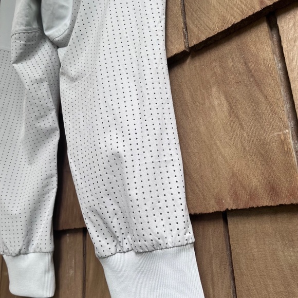 Four-way Stretch Woven Capri Joggers Pants In Dove - Picture 9 of 9